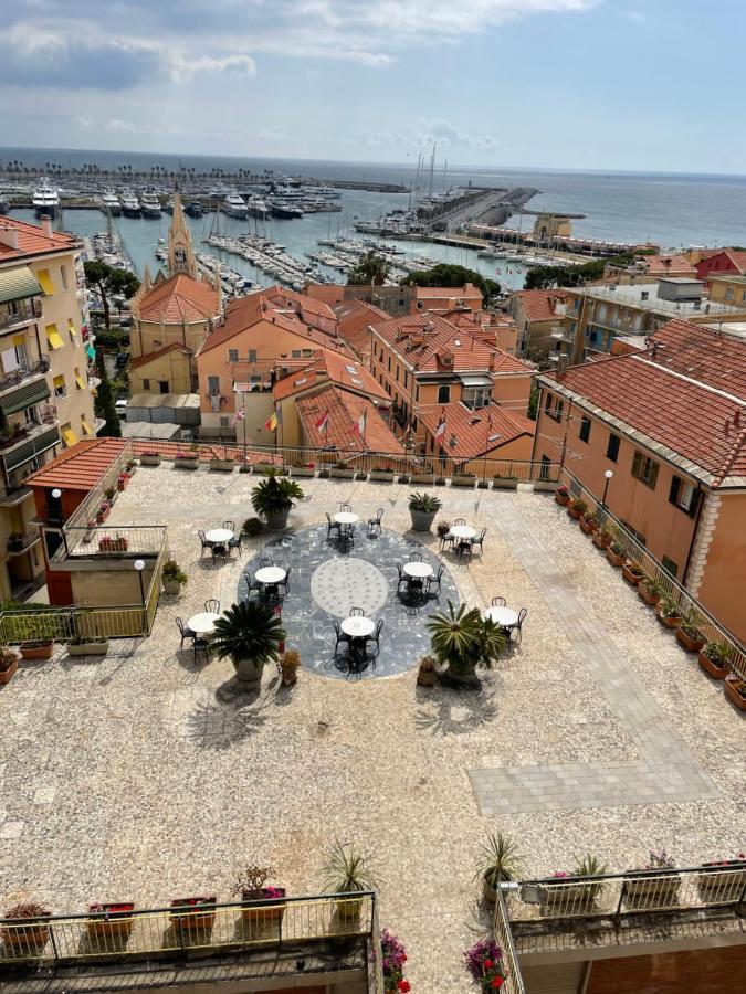 Hotel Robinia Imperia Exterior foto